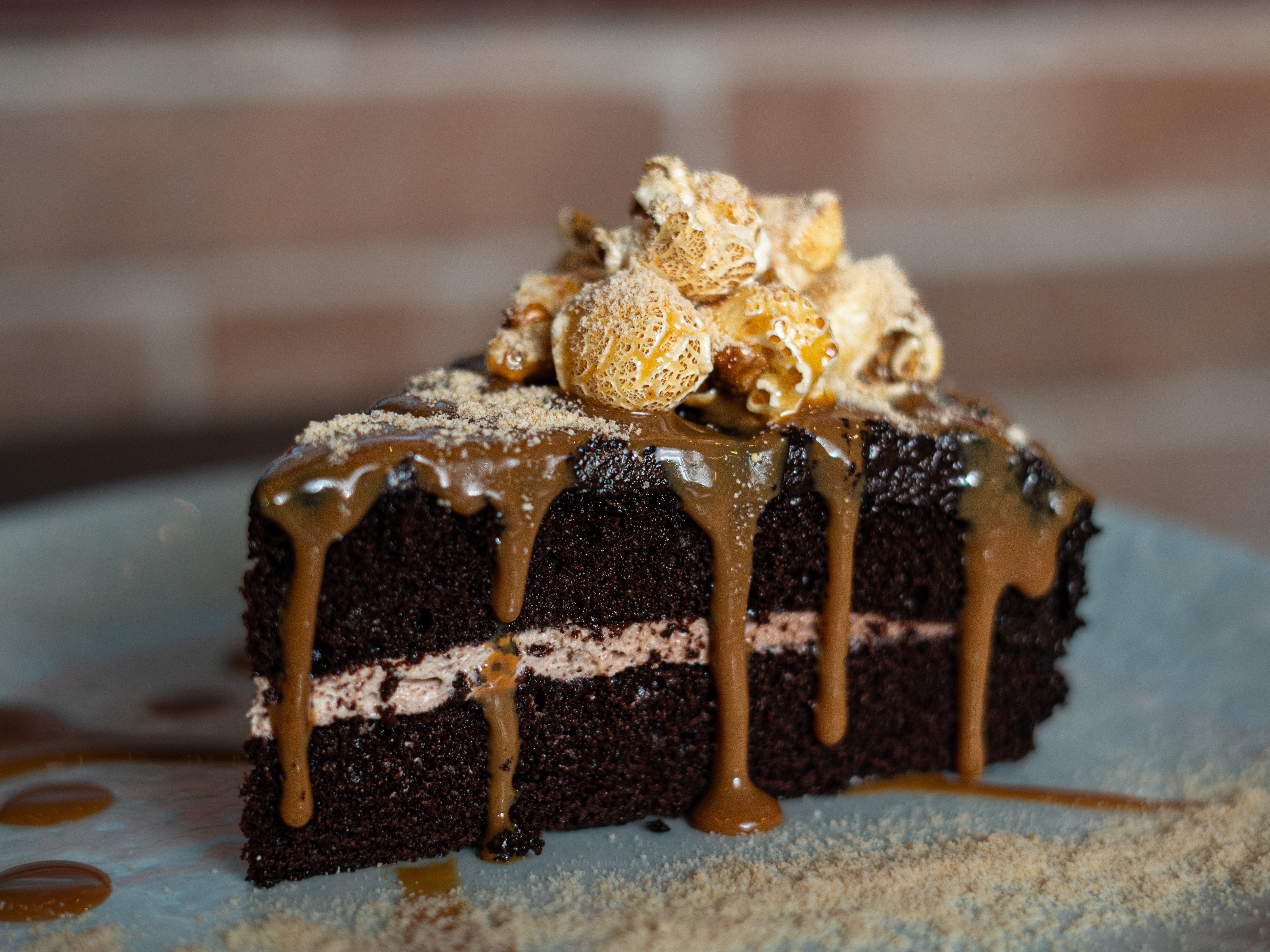 Pastel de chocolate con cajeta — Aza Grill